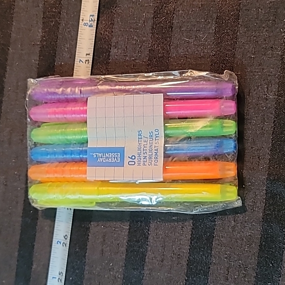 A lot of stationery w/ pencil, pencil crayons,highlighters, pens, all NWT unopen - Picture 6 of 8